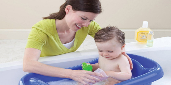 Совети за безбедно капење на бебе